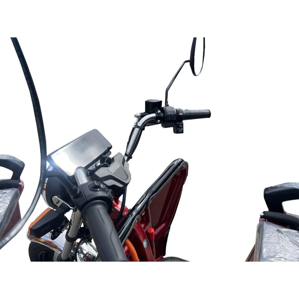 Triciclu electric Breckner Germany model E ROSU, motor 1600W fara perii, baterie 60V 20Ah (5 buc), viteza 25 km/h, autonomie 25-50 km, sarcina max 500 kg, reductor HI-LO, anvelope 3.00-12, gabarit 2400x890x1095 mm