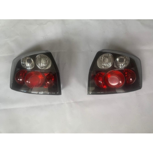 Set stopuri Spate Audi A4 (B6), 11.2000-11.2004, Sedan, partea Stanga+Dreapta, negru, transparent; tuning; Omologare: ECE, Taiwan -ORNAMENT CRAPAT STOP DREAPTA