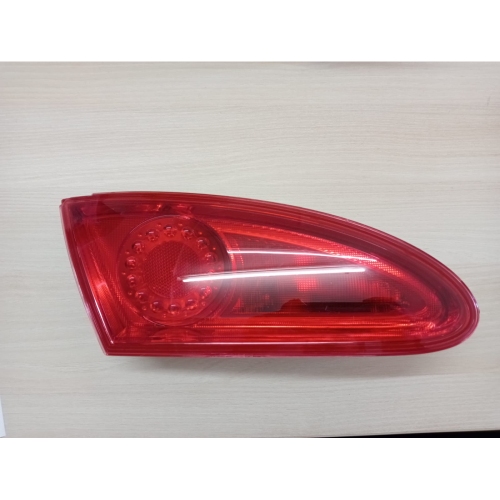 Lampa stop Seat Leon (1m1), Leon (1p1) Hella 9EL982001091, parte montare : Stanga, Partea interioara PREZINTA LOVITURI