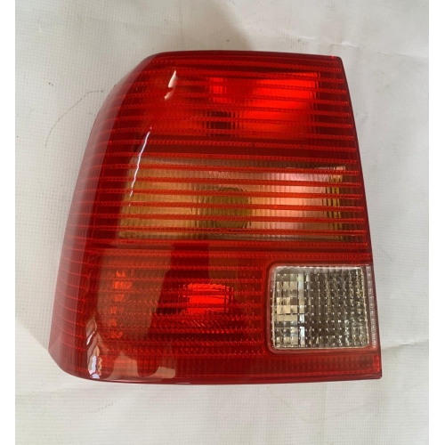 Stop spate lampa Vw Passat (B5), 09.1996-11.2000 Sedan, spate, omologare ECE, fara suport bec, cu lumina de mers inapoi, partea Stanga -FISURAT INTERIOR