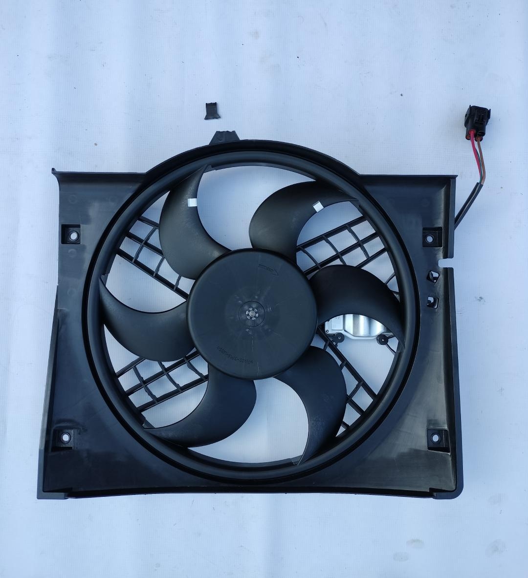 GMV radiator electroventilator Bmw Seria 3 E46, 1998-2006 (320d), Motorizare 2.0 D Diesel, tip climatizare Cu/fara AC, dimensiune 220W/420mm, 3 pini, Aftermarket -CLEMA RUPTA