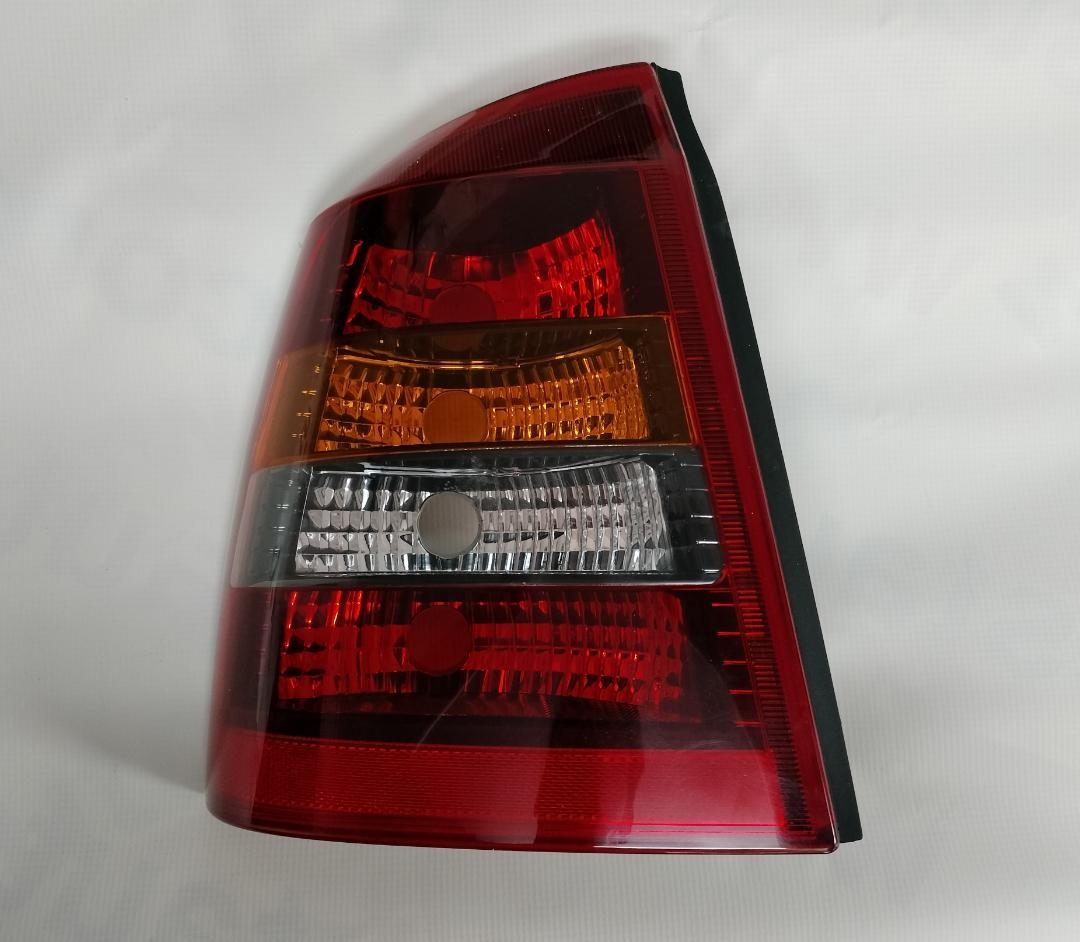 Stop spate lampa Opel Astra G Sedan 01.1998-08.2009 BestAutoVest partea Stanga, fumuriu, fara suport becuri -URME MICI DE ZGARIETURI