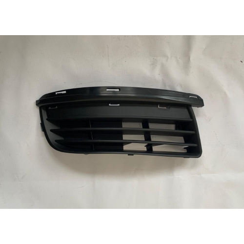 Grila bara fata VW Jetta / Golf Combi (1K5/1Km), 09.2005-09.2010, Dreapta, 1K0853666J, 95142712 fara locas pentru proiectoare, fara crom ; CLEMA RUPTA