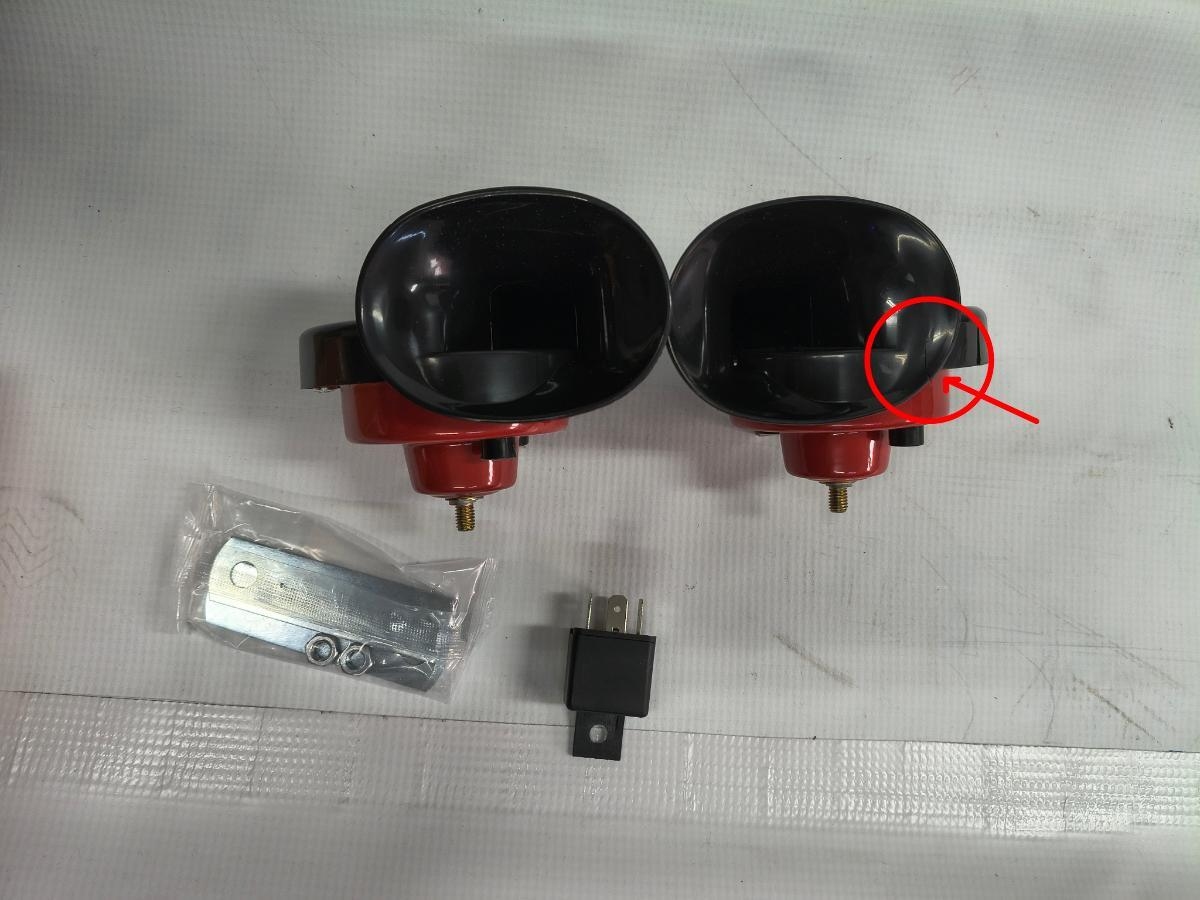 Set 2 claxoane auto Automax 12V Negre cu tonuri inalte si joase -PLASTIC CRAPAT