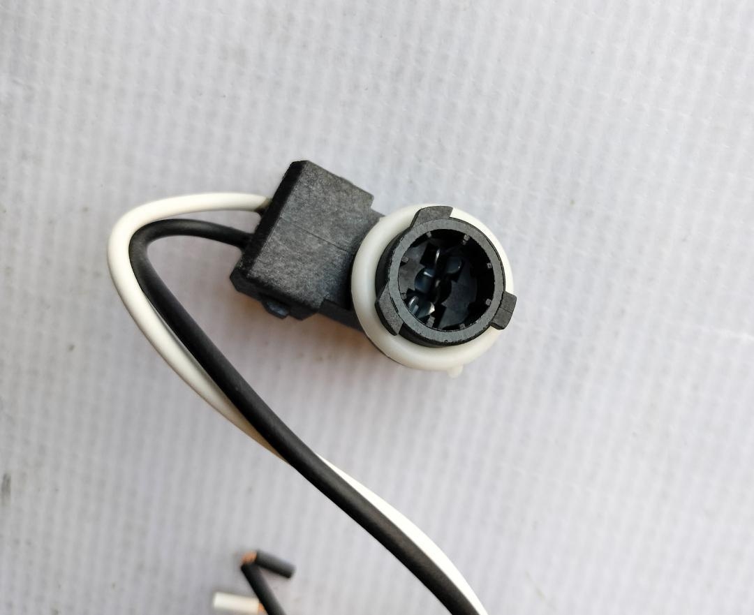 Mufa bec 12V, 5W, cu cablu, stopuri pentru lumina stop si semnalizare, compatibil cu Audi, VW, Skoda, Mercedes