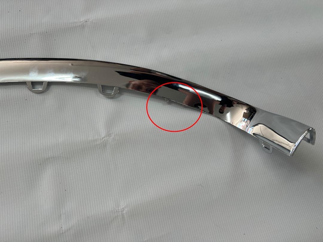Bandou grila bara central fata, mijloc Skoda Superb (3t), 06.2008-06.2013, 3T0807243B2ZZ CLEMA RUPTA