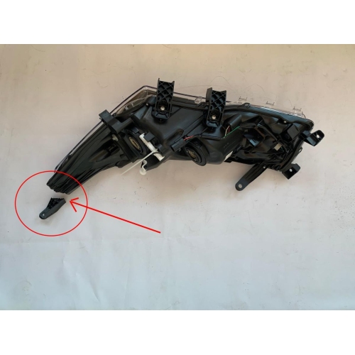 Far Toyota Corolla (E18), 07.2013-05.2016, partea Dreapta, cu lumina timp de zi tip LED; H11+HB3+LED; electric; fara motor, TYC 20F049A62B ; CLEMA RUPTA