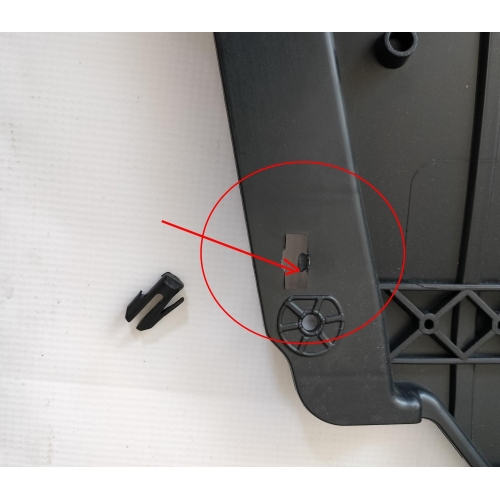 Scut motor Renault Megane 3, 10.2008-11.2013, Fata, polipropilena; parte inferioara, Aftermarket ; CLEME RUPTE - VEZI POZE