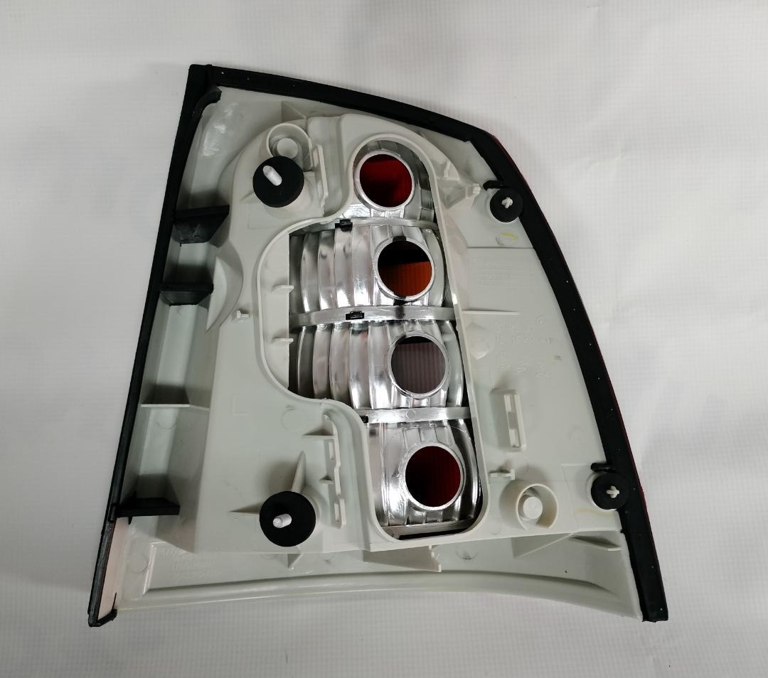 Stop spate lampa Opel Astra G Sedan 01.1998-08.2009 BestAutoVest partea Stanga, fumuriu, fara suport becuri -URME MICI DE ZGARIETURI