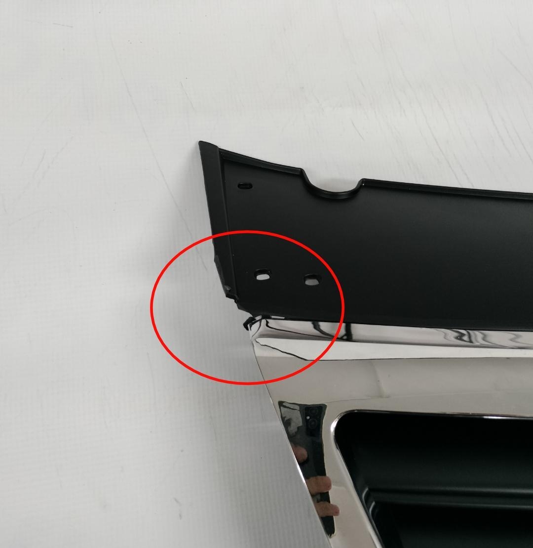 Grila radiator Vw Passat (B6 (3c)), 01.2005-07.2010, Cu Locas Pentru Emblema Model Mare, Negru, 3C0853651PWF; 8C0853651PWF -PLASTIC RUPT LA MARGINE