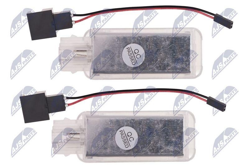 Lampa LED torpedou Audi A1 (8x1, 8xk) 2010-2018; A3 (8p1) 2003-2012; A4 (B5/B6/B7/B8) 1994-2015; A5 (8t3, 8ta) 2007-2017; A6 (C6) 2004-2011; A8 (D2/D3/D4) 2004-2018; Q5 (8rb) 2008-2017; Q7 (4lb) 2006-2015; 4B0947415A; NTY, aftermarket