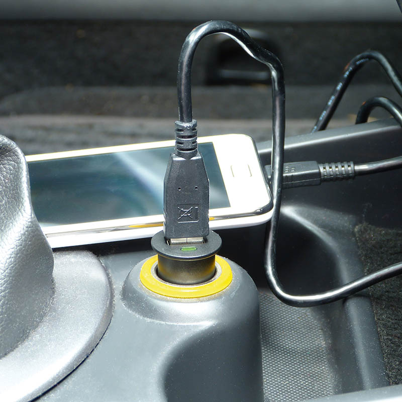 Incarcator auto Carpoint pentru USB de la priza auto 12V/24V cu 1 iesire de 2.1A pt. Ipad si alte aplicatii