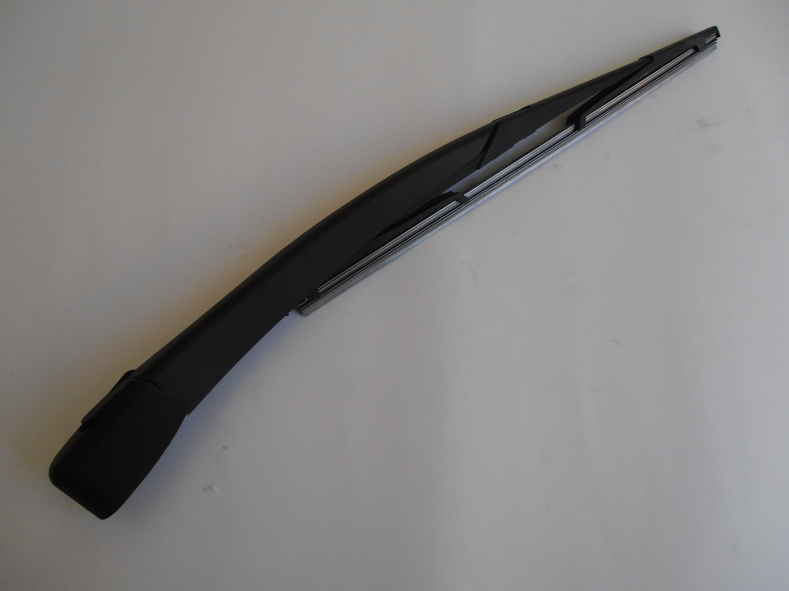 Brat stergator luneta Citroen DS3 din 03.2010-2015, cu lamela stergator de 290mm